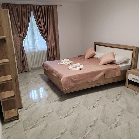 Апартаменты Garsoniera G3 Крайова Экстерьер фото